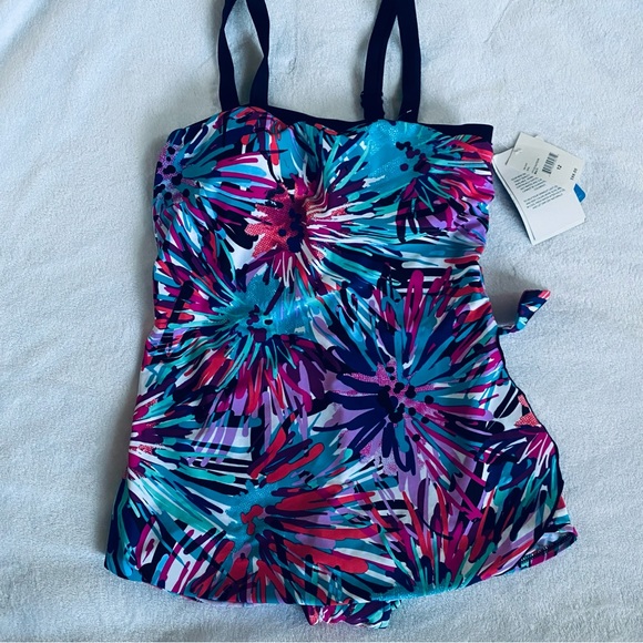 Azul by Maxine of Hollywood Swim
Dress Size 12 80% Nylon, 20% Lycra Spandex. #4 - Picture 3 of 8